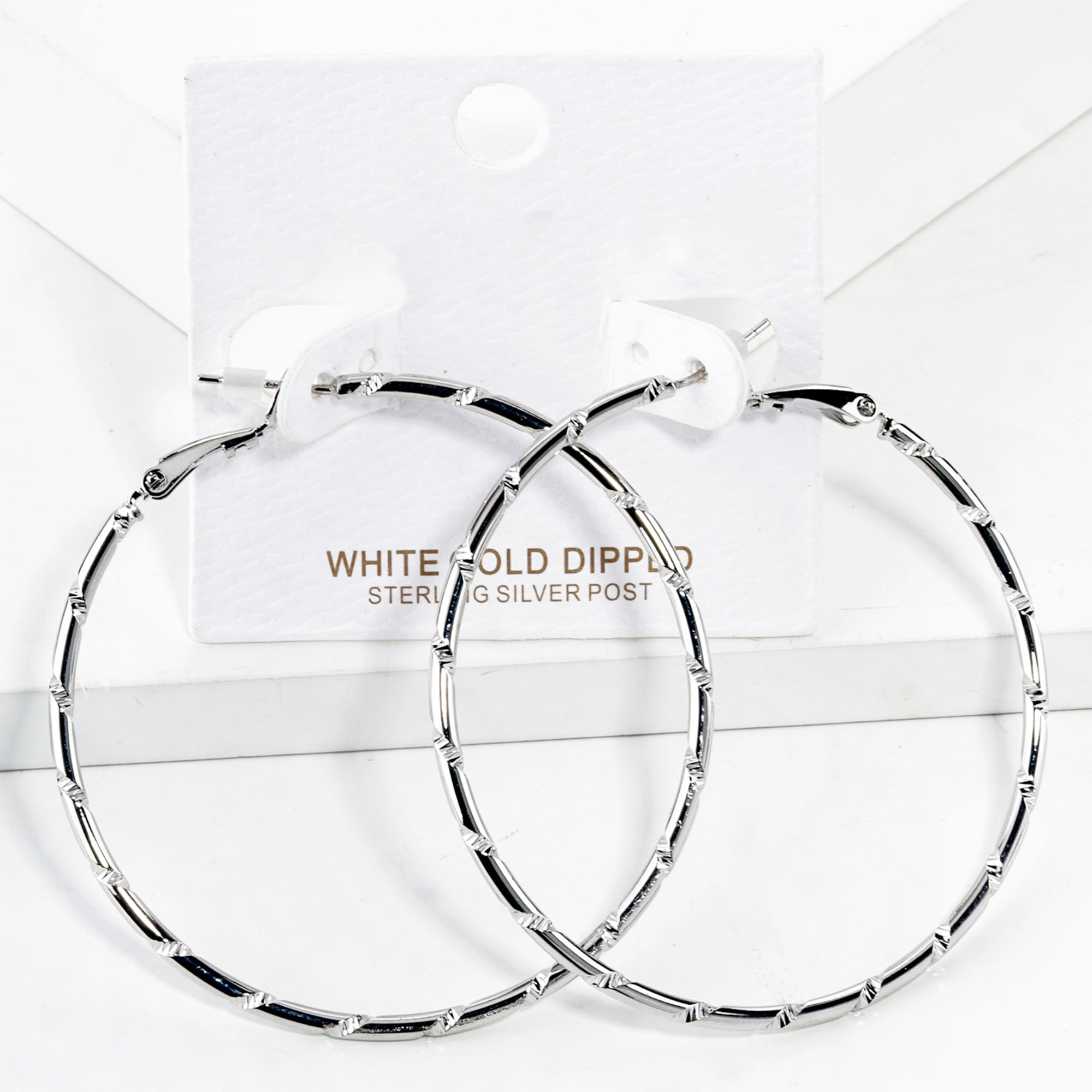 LINED METAL HOOP EARRING