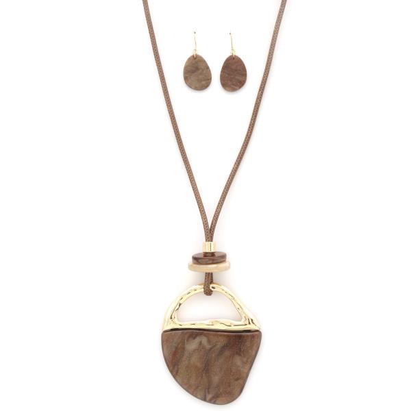 ORGANIC SHAPE PENDANT NECKLACE