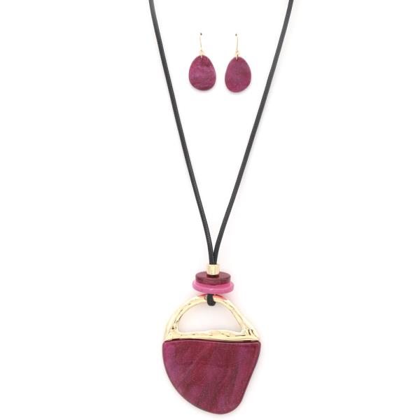 ORGANIC SHAPE PENDANT NECKLACE