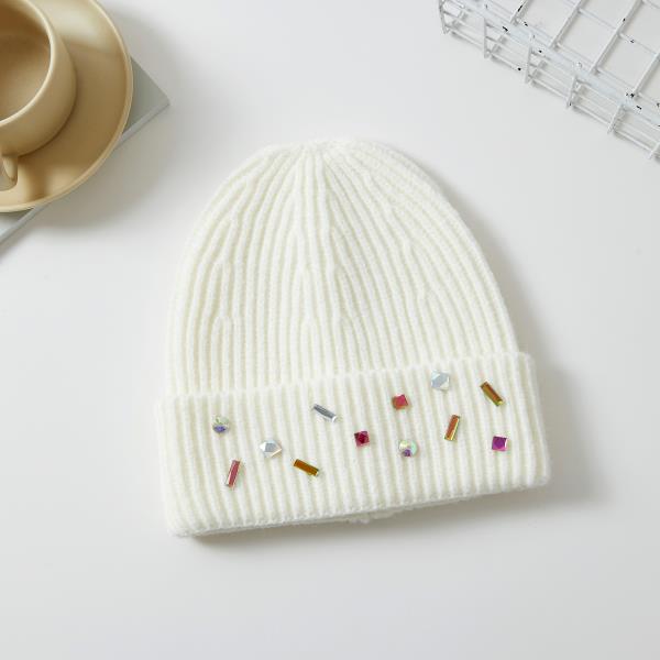 SOLID COLOR KNITTED CRYSTAL BEANIE