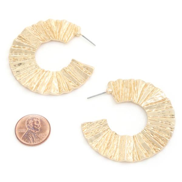 RUFFLE TEXTURED OPEN CIRCLE EARRING