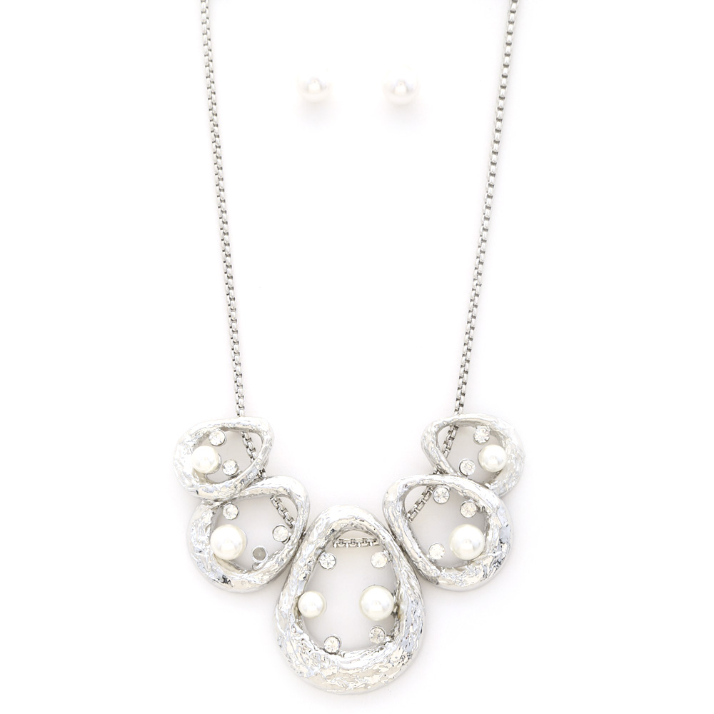 WIDE TEARDROP PEARL NECKLACE