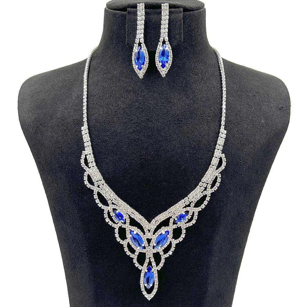 RHINESTONE DESIGN CRYSTAL NECKLACE AND EARRING SET