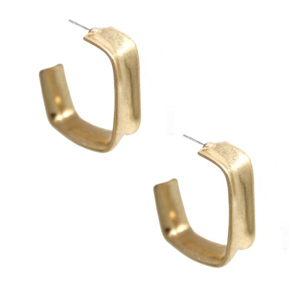 BOLD SQUARE POST EARRING