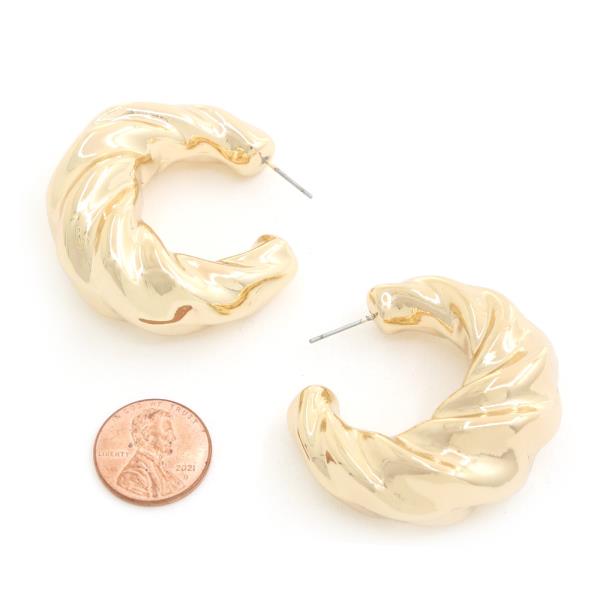 PUFFY TWISTED OPEN CIRCLE EARRING