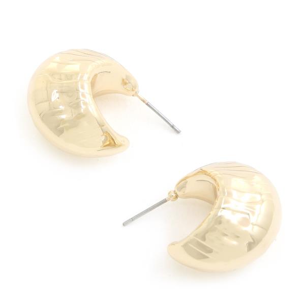 LINED PUFFY METAL EARRING