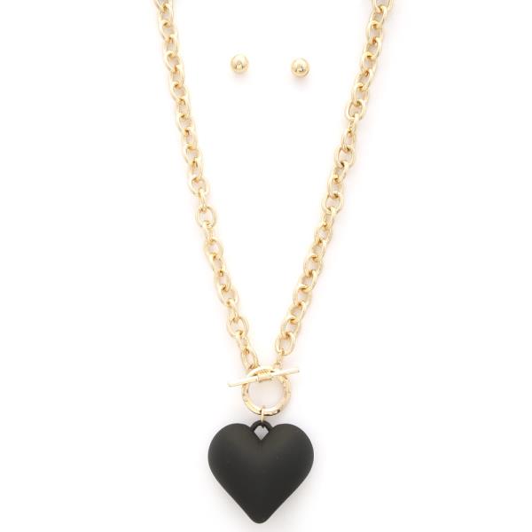 PUFFY HEART PENDANT TOGGLE CLASP NECKLACE