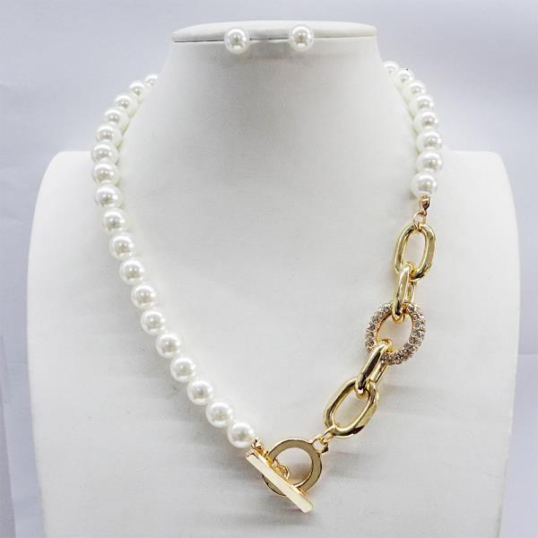 OVAL LINK TOGGLE CLASP BEADED NECKLACE