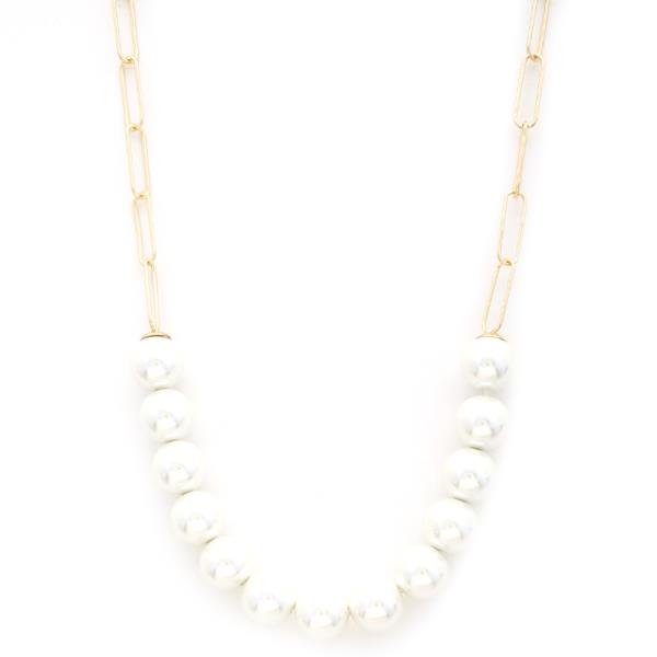 MIDDLE PEARL NECKLACE