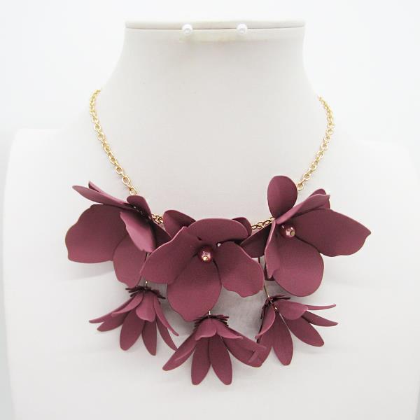 COLOR FLOWER STATEMENT NECKLACE