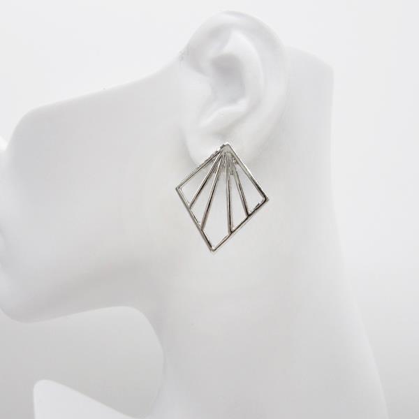 METAL RHOMBUS STUD EARRING