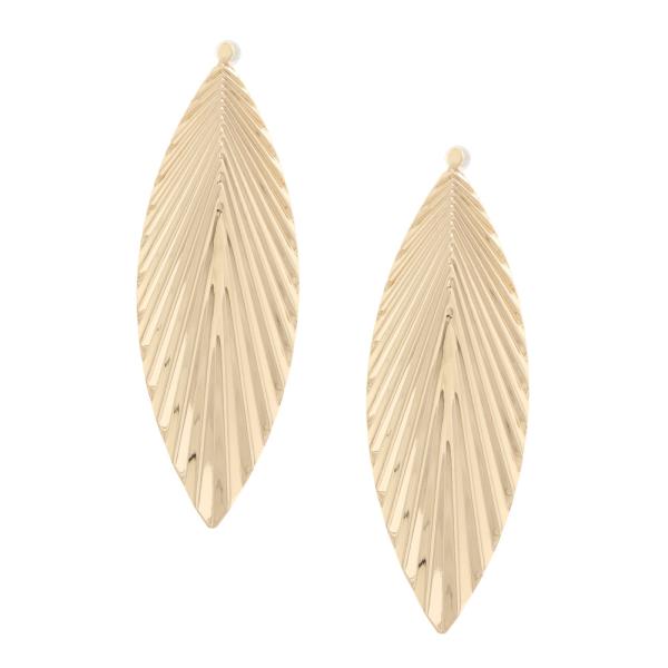 POINTED OVAL METAL EARRING
