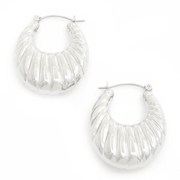CROISSANT PUFFY METAL EARRING