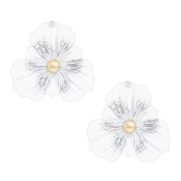 METAL COATING FLOWER POST EARRING