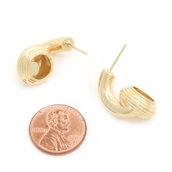 14K GOLD DIPPED CURVE METAL ROUND EARRING
