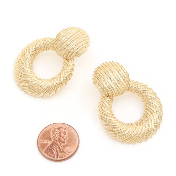 TEXTURED ROUND METAL EARRING