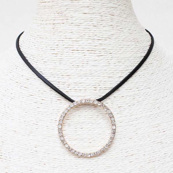 ROUND CRYSTAL PENDANT NECKLACE