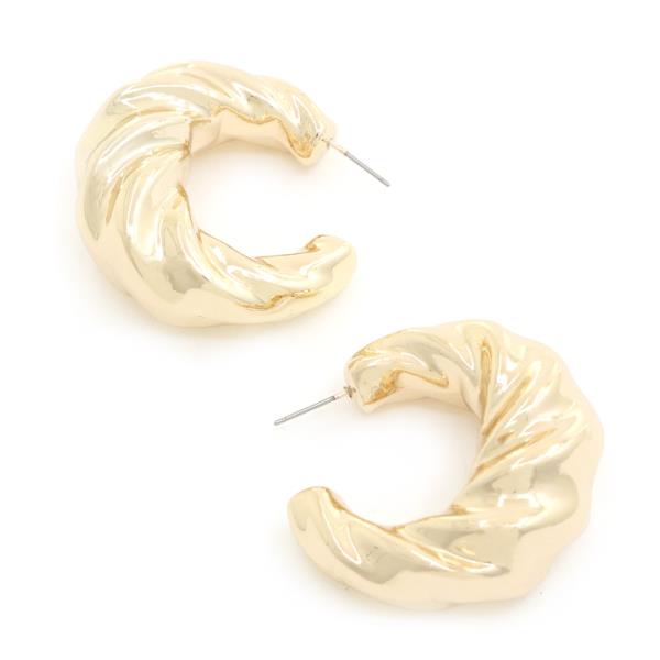 TWISTED METAL OPEN CIRCLE EARRING
