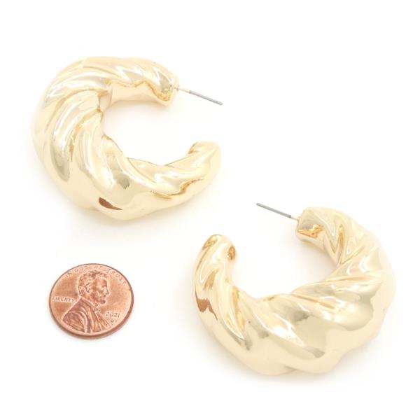 TWISTED METAL OPEN CIRCLE EARRING