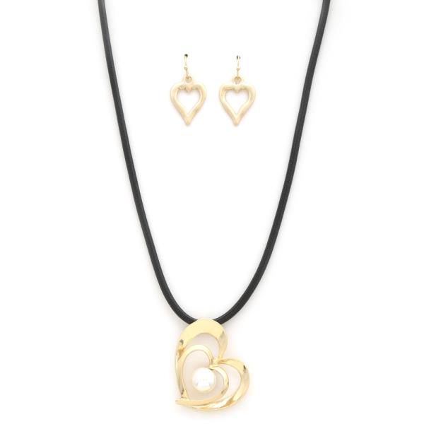 HEART PENDANT NECKLACE