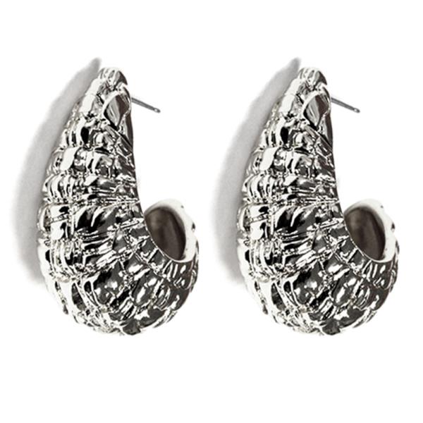 TEXTURED TEARDROP CURVE METAL EARRING