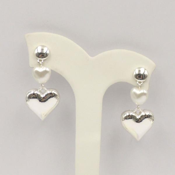 3 PEARL AND METAL HEART DROP EARRING