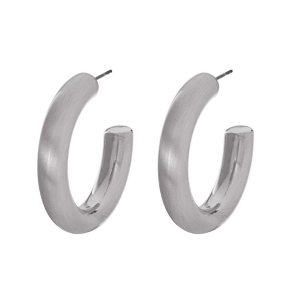ROUND SHAPED METAL HIGH POLISHED SATIN PLATING HOOP EARRING