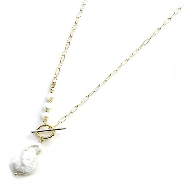 PEARL PENDANT TOGGLE CLASP NECKLACE