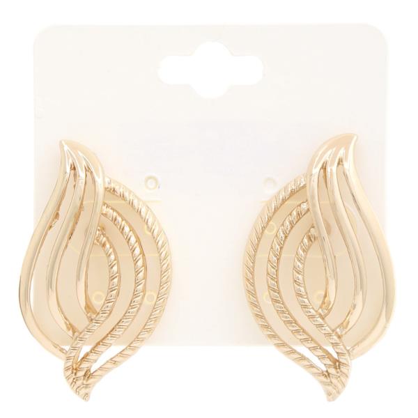 LINED LEAF SHAPE METAL EARRING