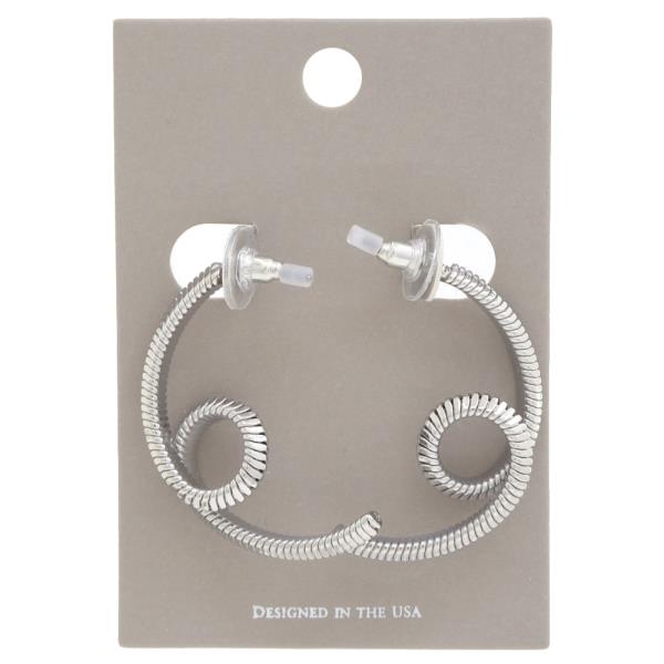 METAL SWIRL EARRING