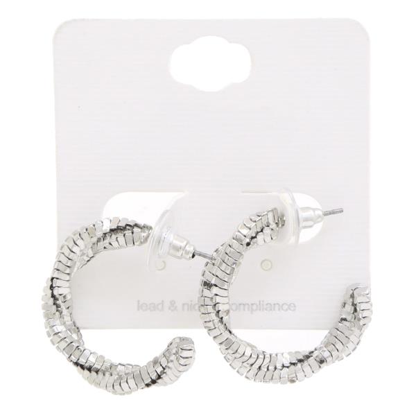 METAL TWIST C HOOP EARRING