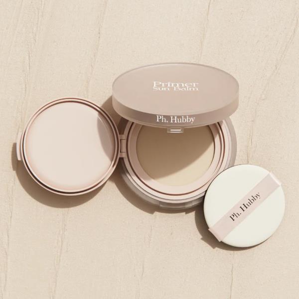 REVOLUTIONARY PRIMER AND SUNSCREEN ALL-IN-ONE BALM THAT IS APPLIED WITH PUFF OR CUSHION.