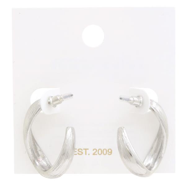 OVAL METAL EARRING