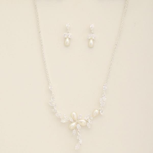 PEARL BEAD RHINESTONE NECKLACE