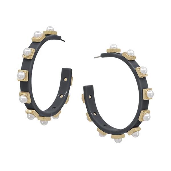 PEARL AC ACETATE ROUND HOOP EARRING