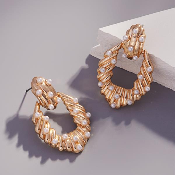 IRREGULAR SHAPED PEARL PAVE ON GROOVED METAL EARRING