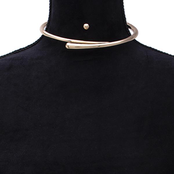 METAL ROUND CHOKER WITH EARRING