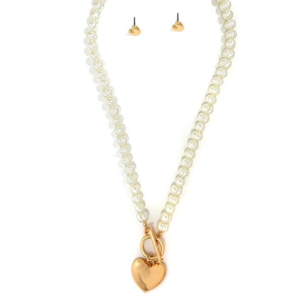 HEART PENDANT PEARL BEAD TOGGLE CLASP NECKLACE