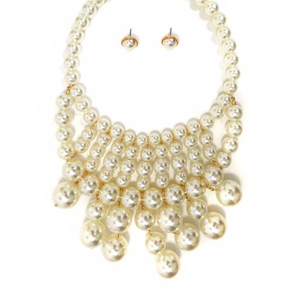 PEARL STATEMENT NECKLACE