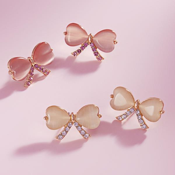 BOW SHAPED PEARL POST EARRING