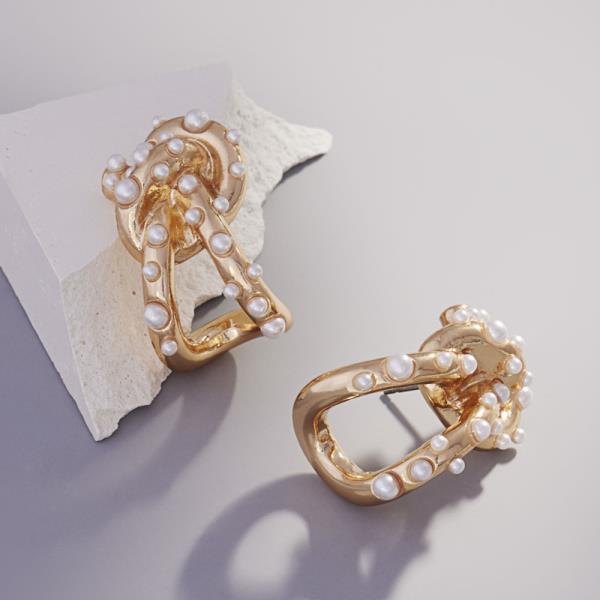 IRREGULAR SHAPED KNOT PEARL PAVE POST EARRING