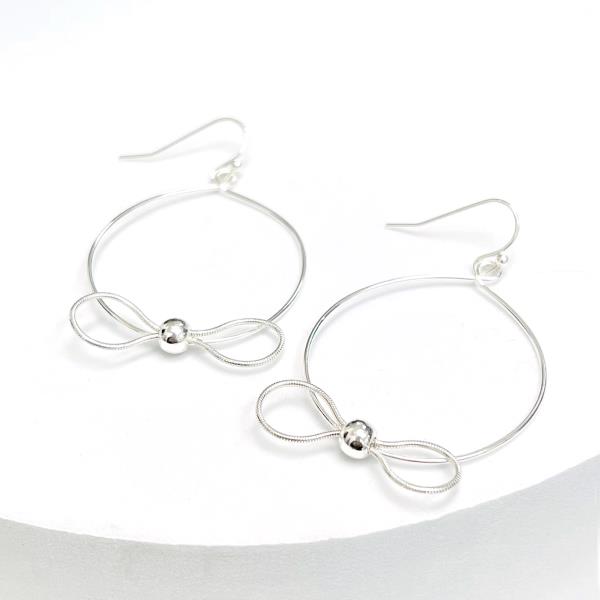 METAL ROUND RIBBON DANGLE EARRING