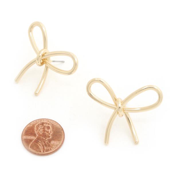 WISPY THICK RIBBON BOW EARRING