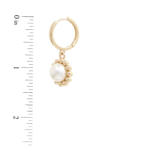 PEARL BEAD FLOWER HUGGIE EARRING