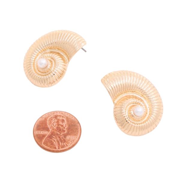 PEARL METAL SHELL POST EARRING