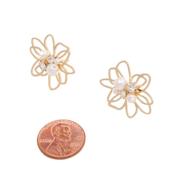 SODAJO GOLD DIPPED BRASS METAL PEARL FLOWER EARRING