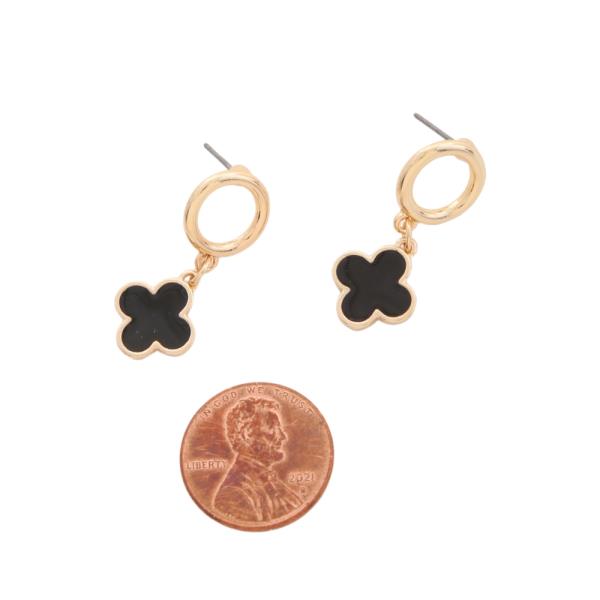 ROUND METAL STUD WITH EPOXY CLOVER EARRING
