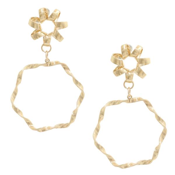 SODAJO FLOWER TWISTED HOOP METAL GOLD DIPPED EARRING