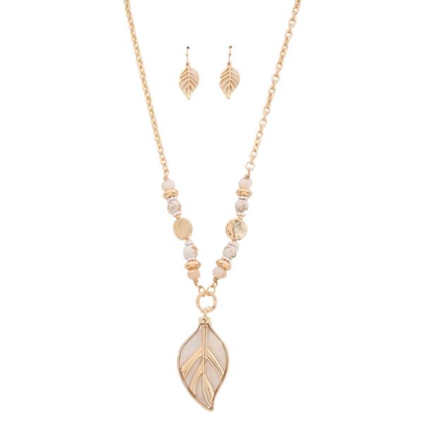 LEAF PENDANT LONG NECKLACE