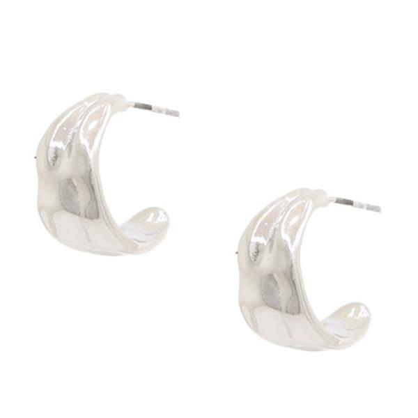 SODAJO HAMMERED METAL OPEN HOOP EARRING